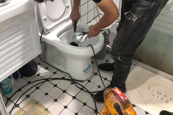 安徽马桶堵塞自己疏通还是找师傅？专业上门服务让你省时更省心